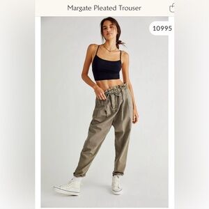 Free People Margate pleated trouser. Size medium. Khaki.